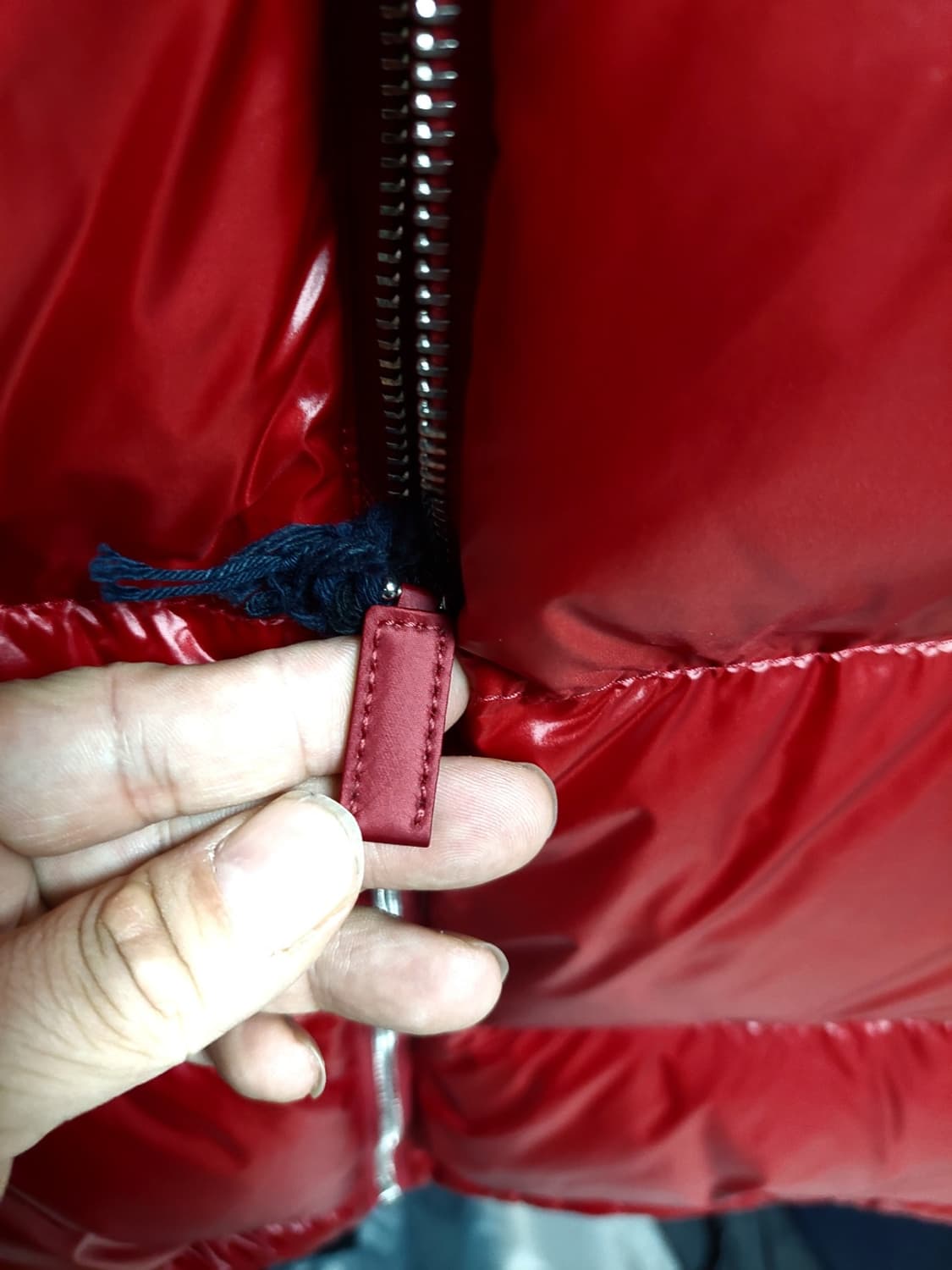 프라다 버건디 다운 패딩 조끼 m 실측100-103 백화점판 상품이미지3