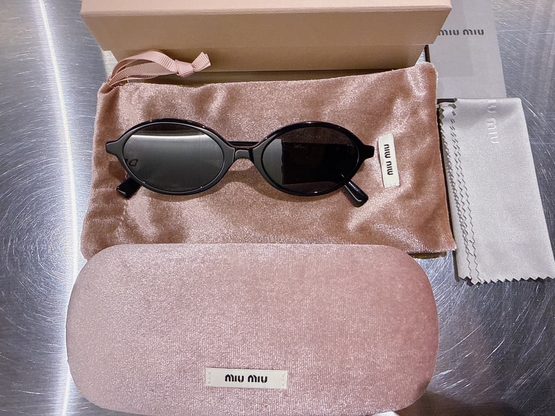 미우미우 리가드 선글라스 올블랙 미착용 풀박 상품이미지1