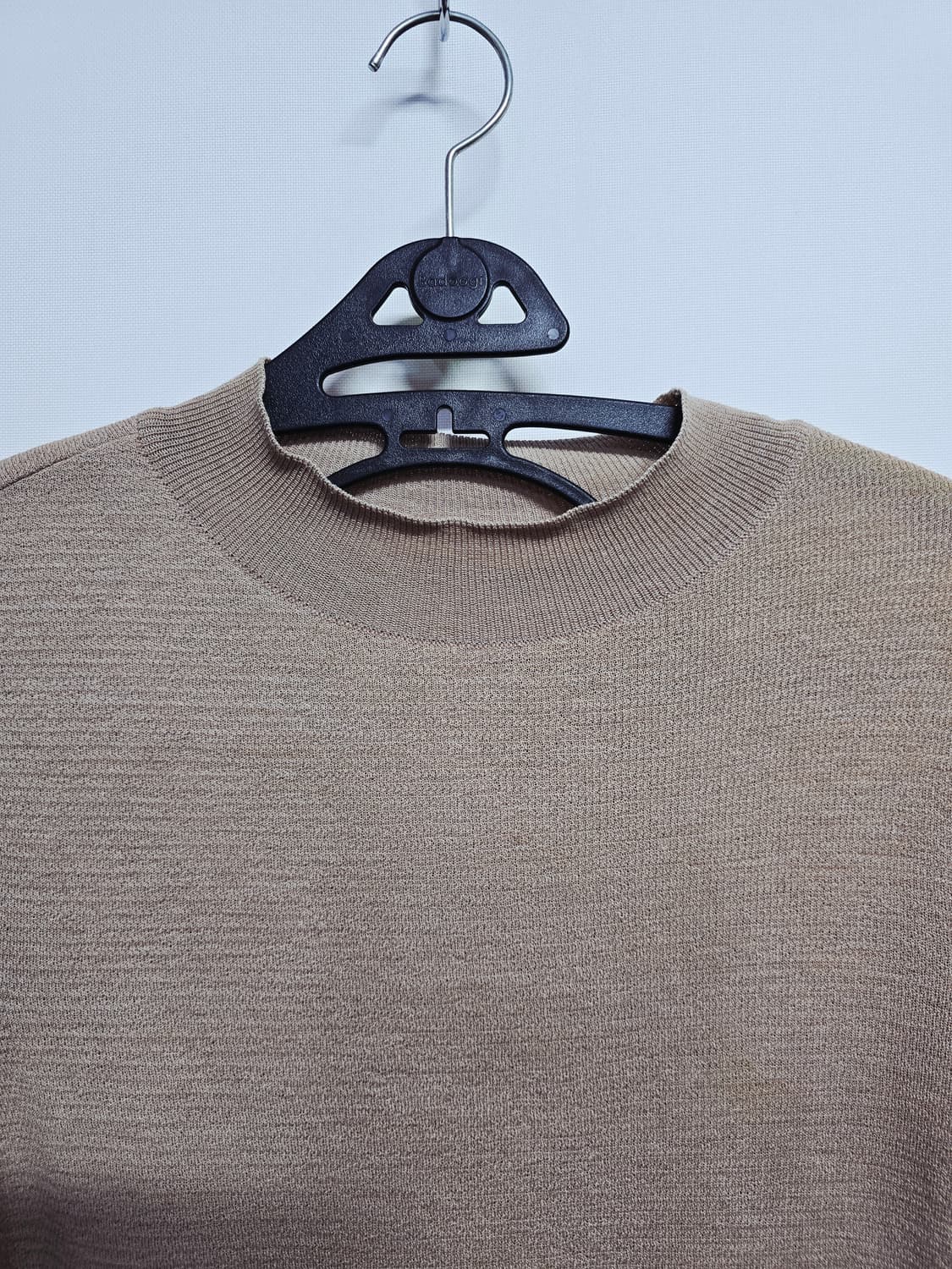 SJSJ 베이지색 모크넥 니트 스웨터 상품이미지2