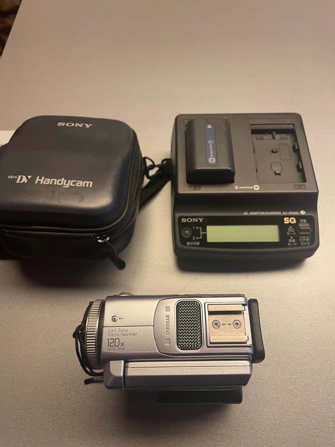 소니 MiniDV 핸디캠 DCR-PC9 모델입니다 상품이미지2