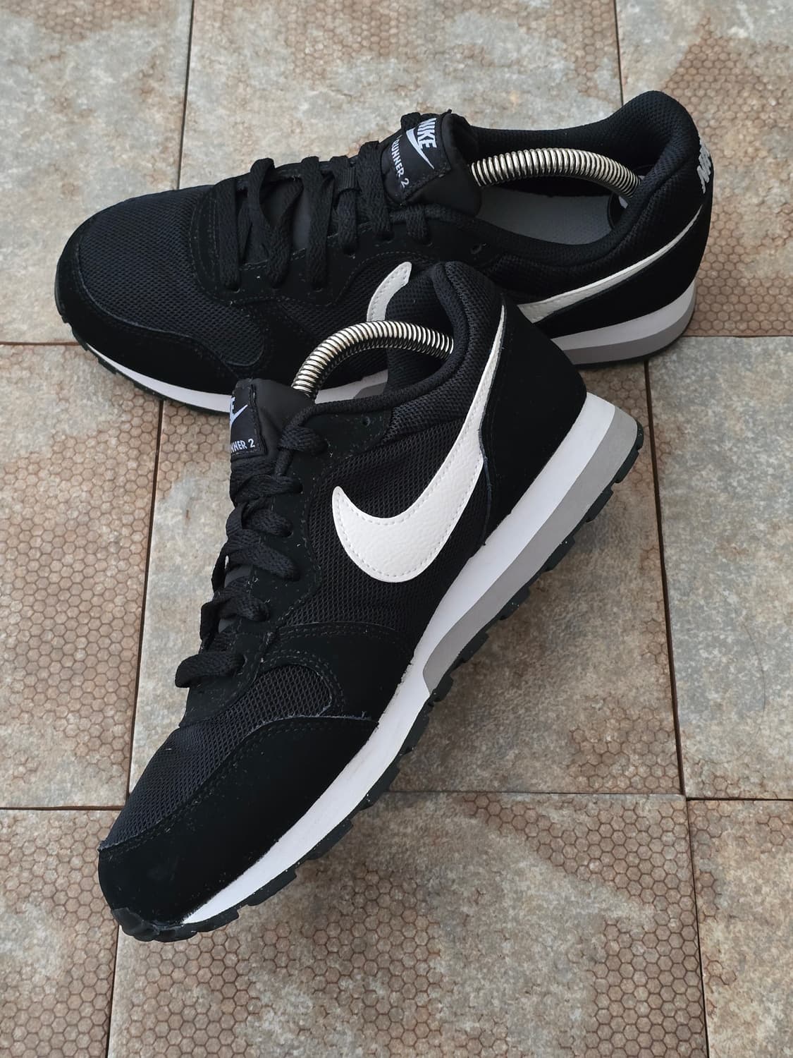 (245)나이키 md 러너 2 검흰  상품이미지6
