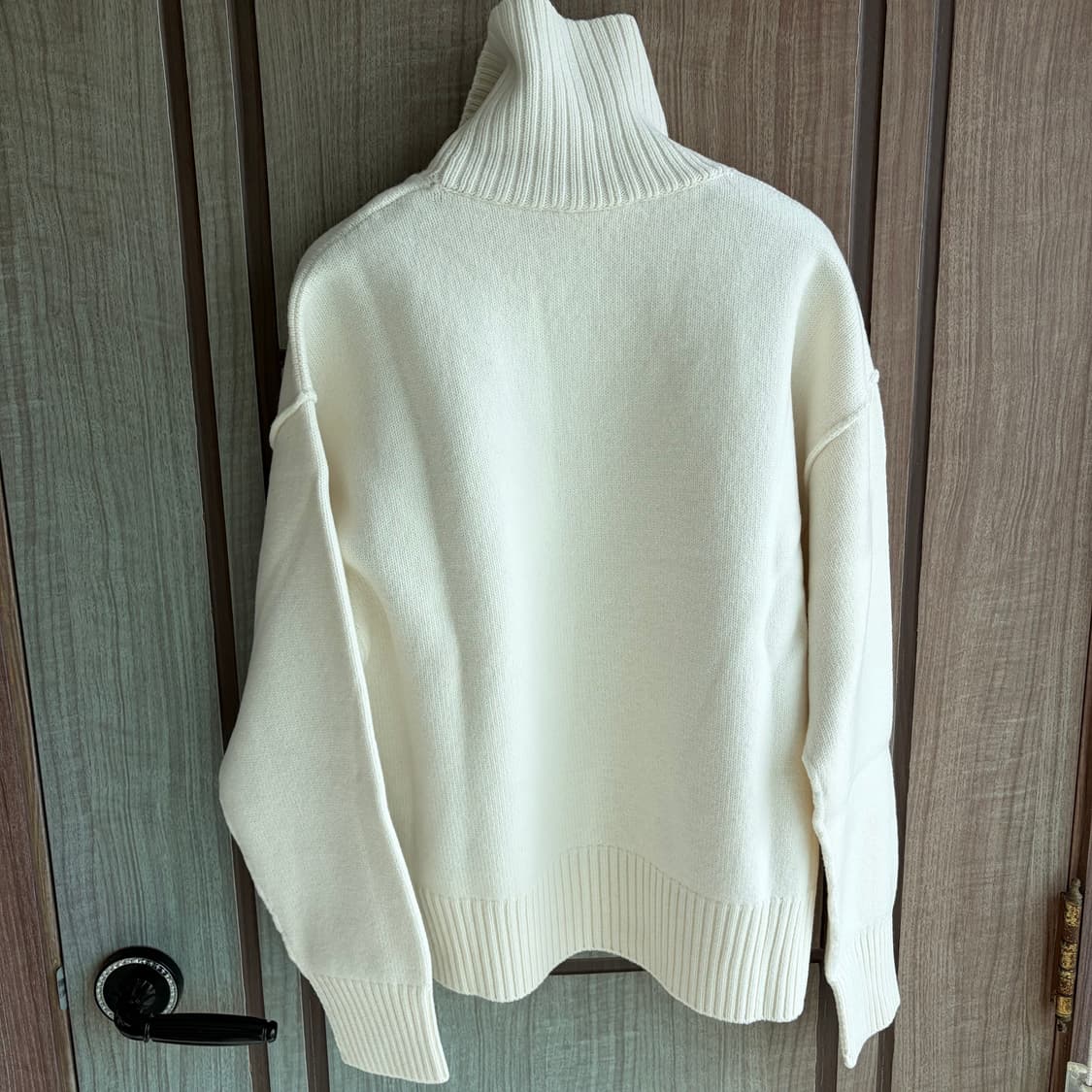 새상품(XS) 아미 하트 빅로고 터틀넥 니트 화이트 아이보리 상품이미지3