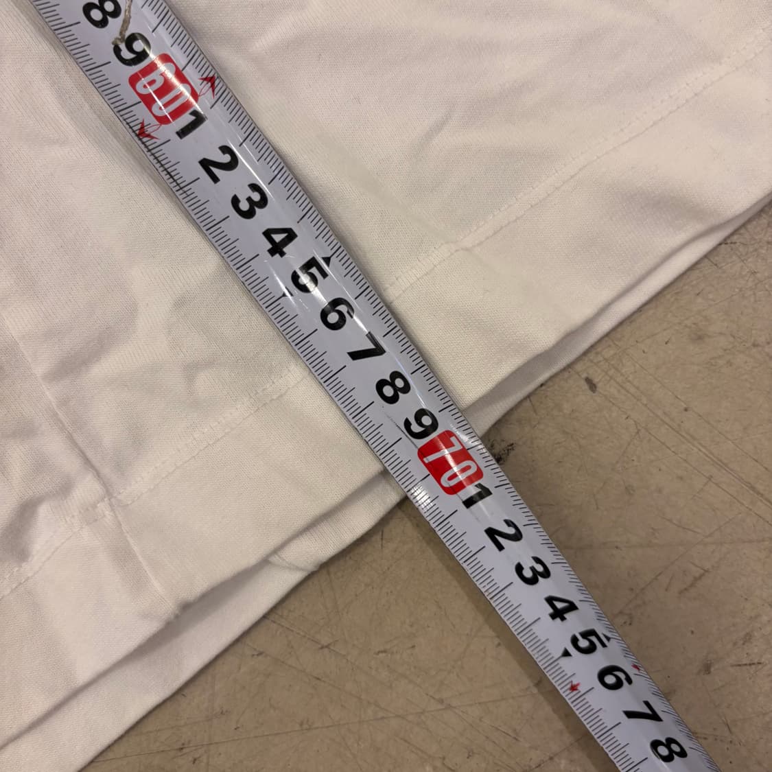 인사일런스 스티치 화이트 반팔티 상품이미지4