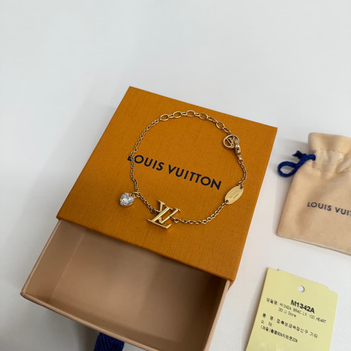 [1회 착용] 루이비통 아이코닉 하트 팔찌 골드 상품이미지2