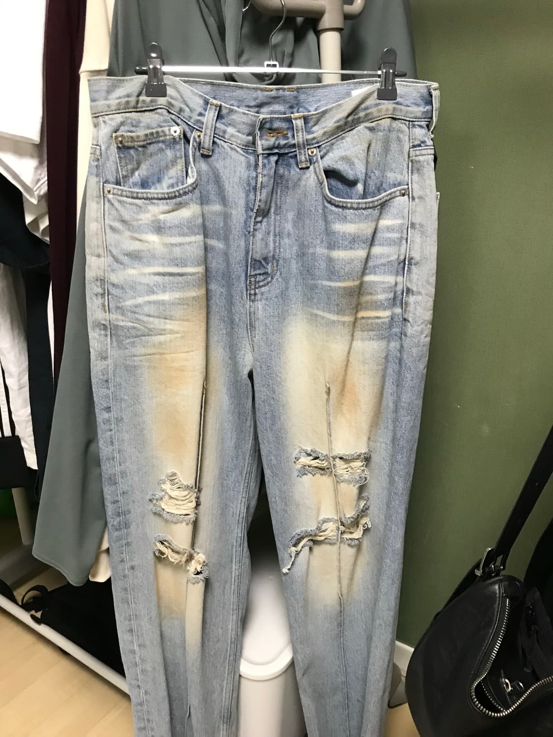 백엔포스 Hanging destroyed jeans 상품이미지1