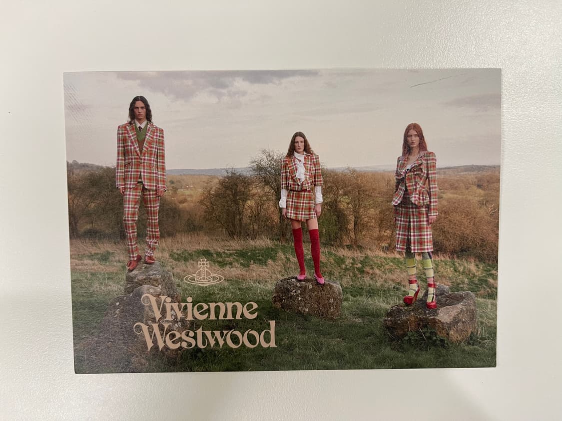 비비안웨스트우드 2024-25fw 아트 포토 3번 상품이미지3