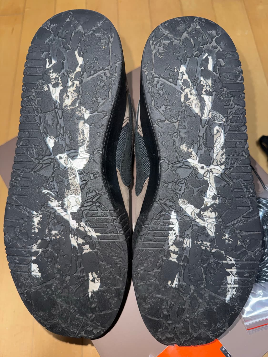 조던 x 트래비스 스캇 점프맨 잭 TR 블랙 앤 다크 모카 285 상품이미지4