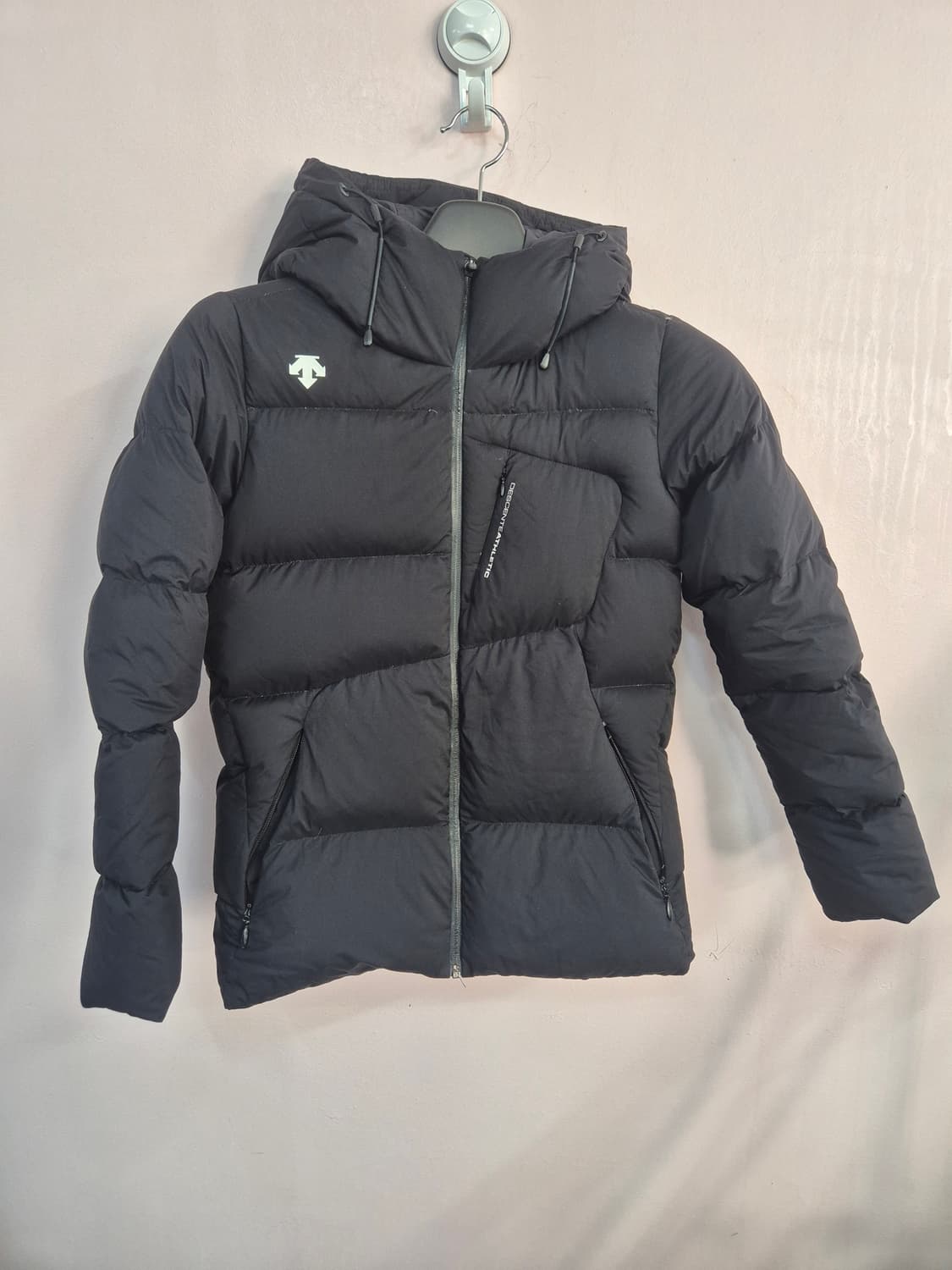 데상트 블랙 패딩 점퍼 후드 상품이미지2