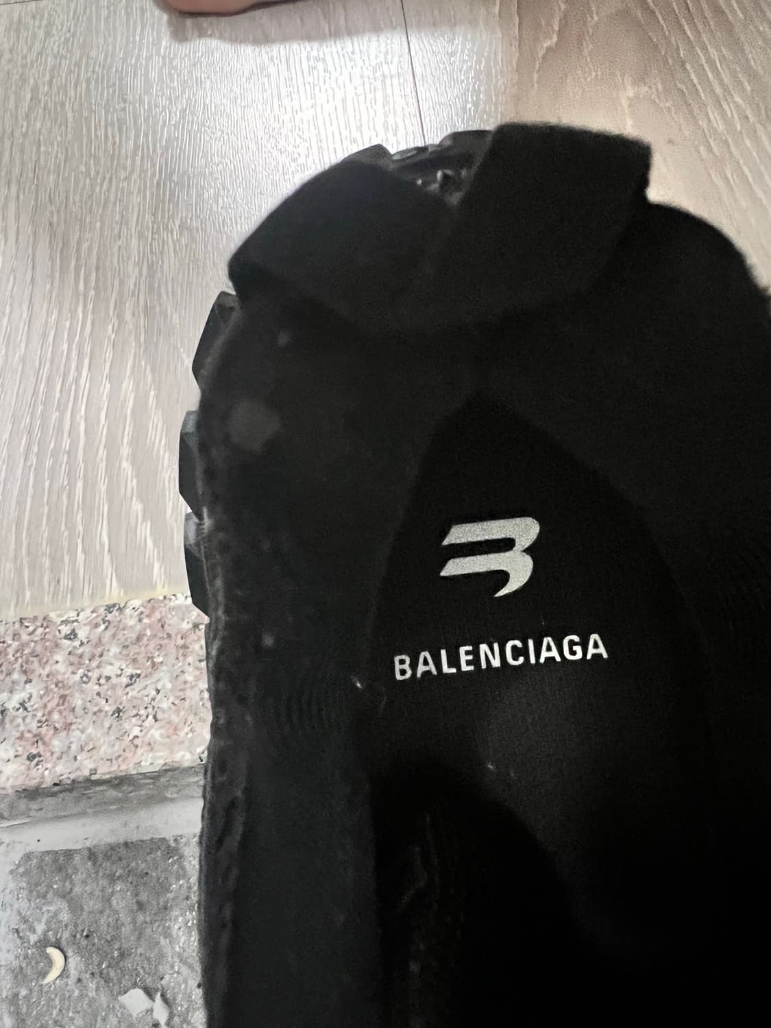 발렌시아가 디펜더 42 상품이미지3