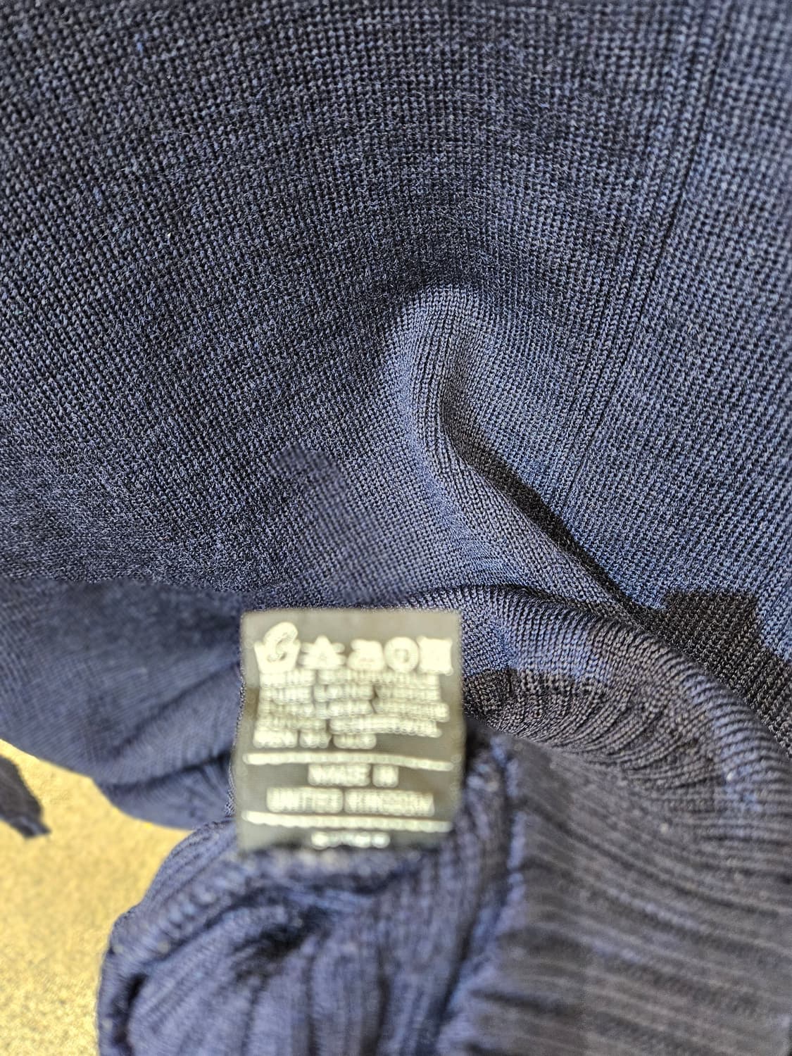 버버리 숄더패치 니트 상품이미지9