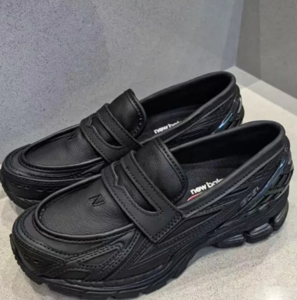 1906L 블랙 색상 페니 로퍼 운동화 상품이미지1