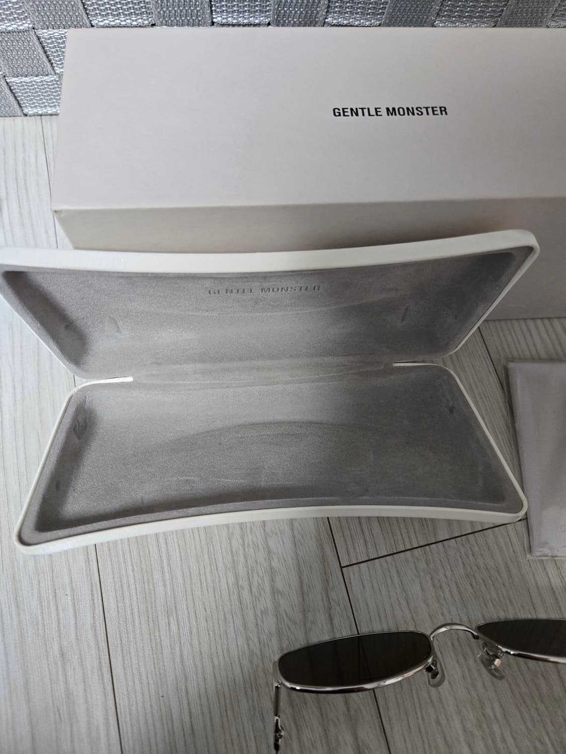 젠틀몬스터 모네타 02 선글라스  상품이미지9