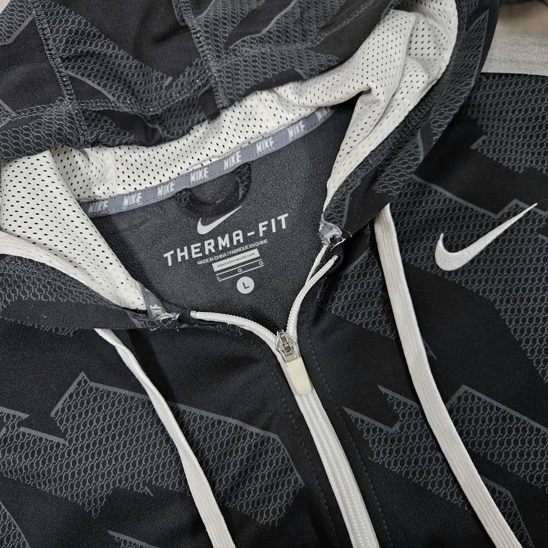 L 나이키 써마핏 모노그램 패턴 기모 후드집업 상품이미지4