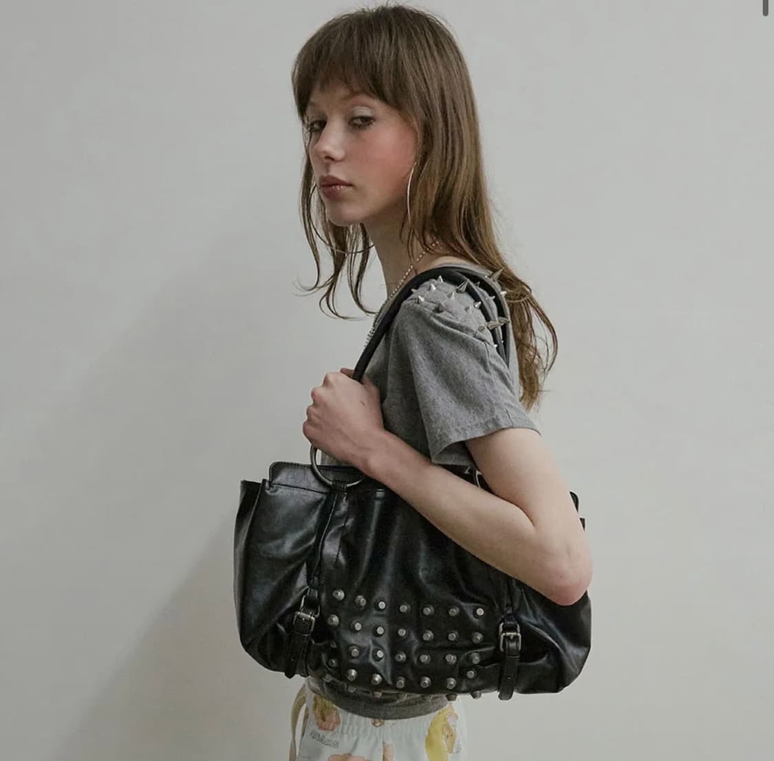 Metal Stud Tote Bag Black 상품이미지1