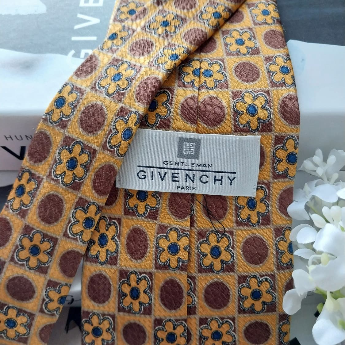 지방시 실크 진노랑 플라워 패턴 넥타이 9.5cm A+등급 K1470

 상품이미지6