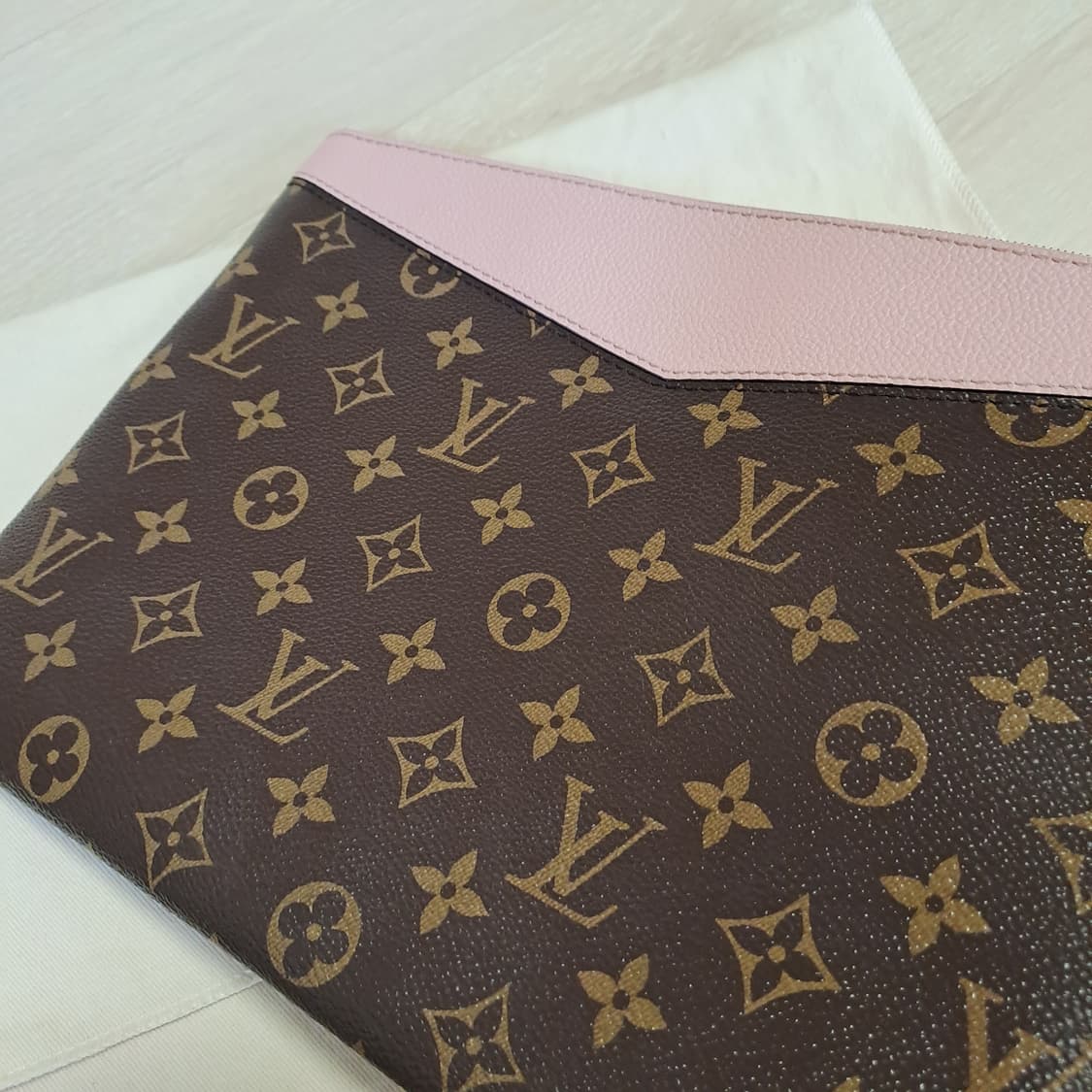 [100%/정품] 루이비통 데일리 로즈 파우더 클러치, 루이비통클러치 상품이미지7