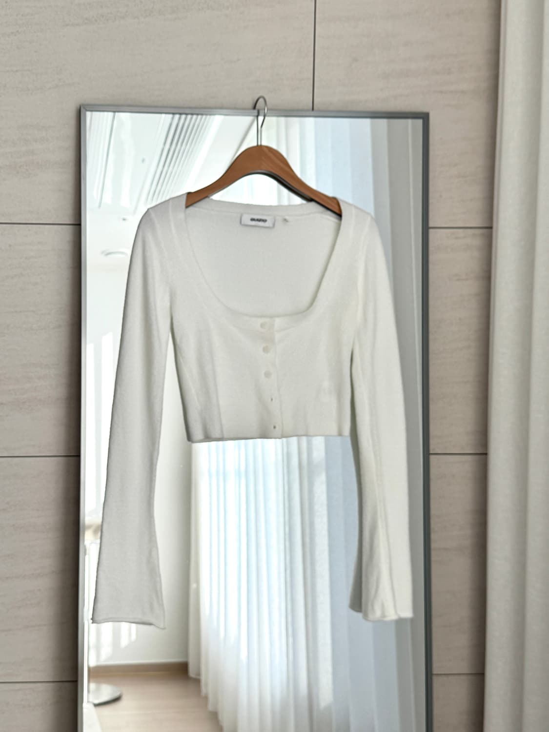 귀조(Guizio) 화이트 크롭 가디건 상품이미지1