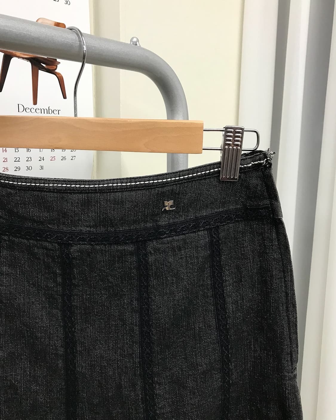 꾸레쥬 은장 로고 생지 데님 스커트 상품이미지2