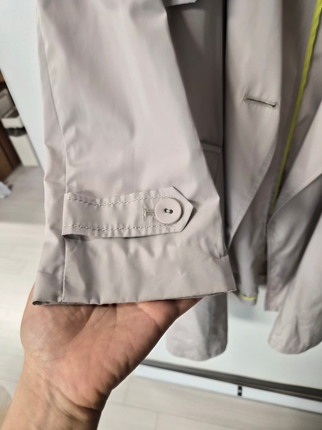 [정품] 디자이너 최수아 배색 케이프 트렌치 코트 상품이미지3