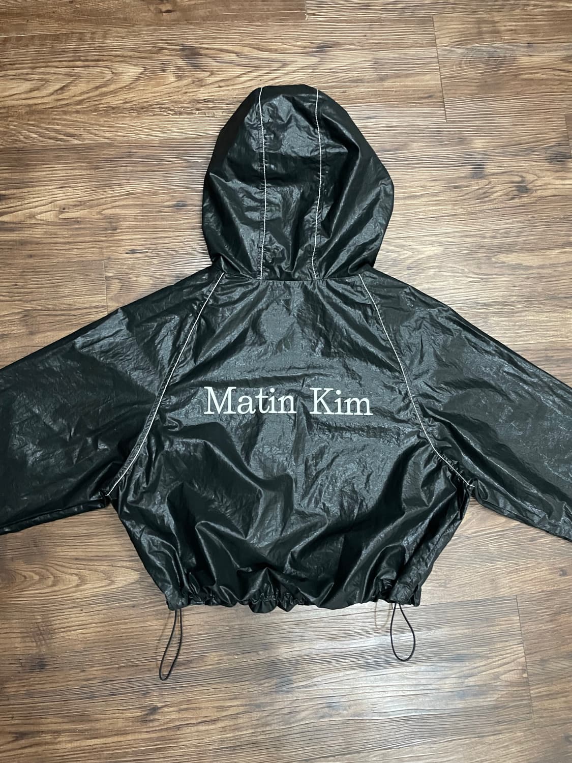 마뗑킴 마뗑 크롭 후디 코팅 점퍼 블랙 상품이미지7