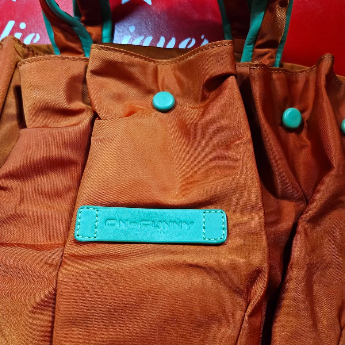 ON-FUNNY 나일론 셔링 민트 가죽배색 토트 크로스백 상품이미지2