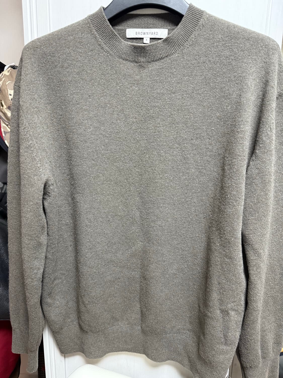 브라운야드 엑스트라 슈퍼 파인 크루넥 니트 올리브그레이 4size 상품이미지1