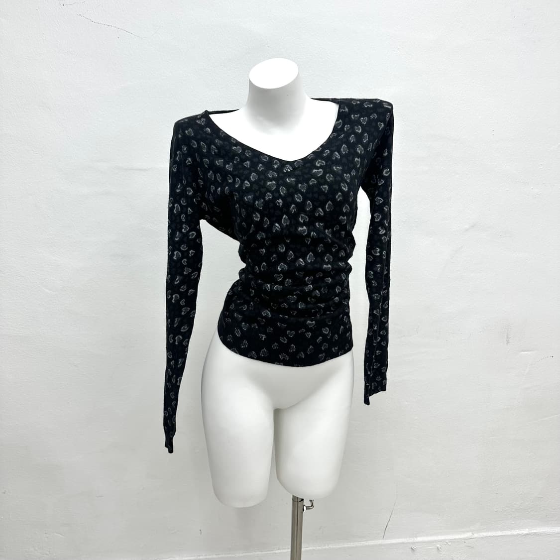 Leopard parttern painting knit 상품이미지1