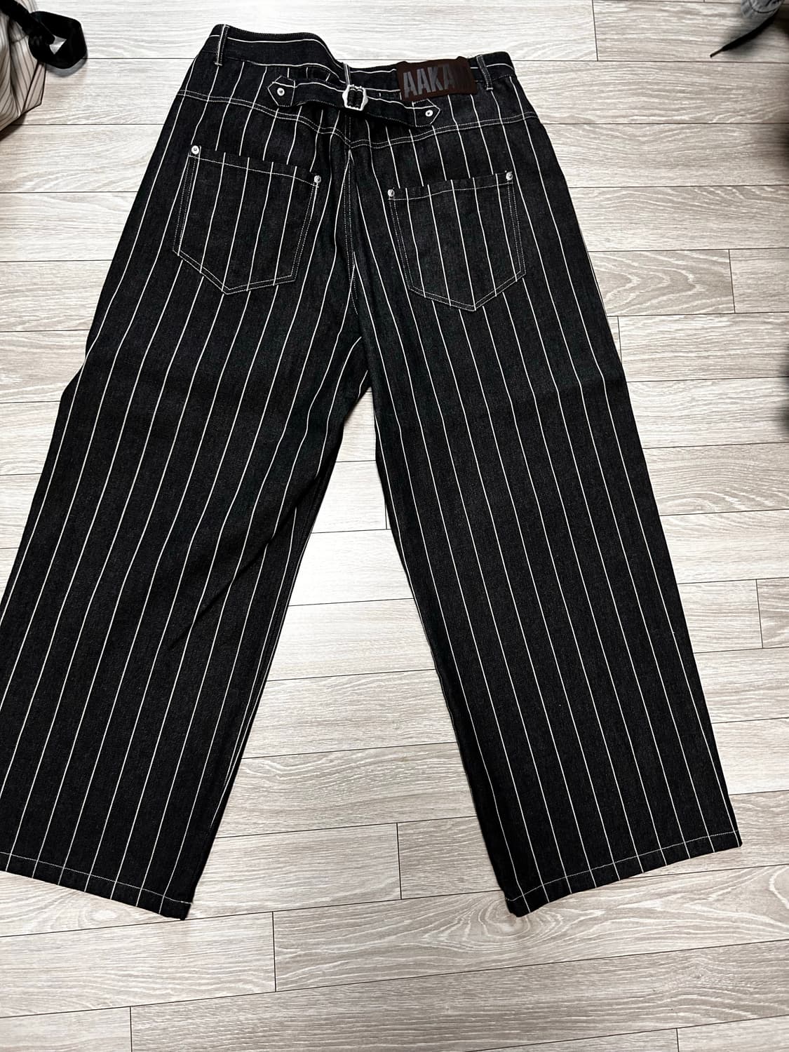 아캄 스트라이프 데님 팬츠 Striped Cinch Back Denim 상품이미지2