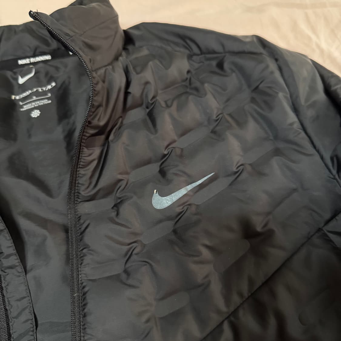 나이키 써마 핏 ADV 에어로로프트 자켓 판매합니다 상품이미지6