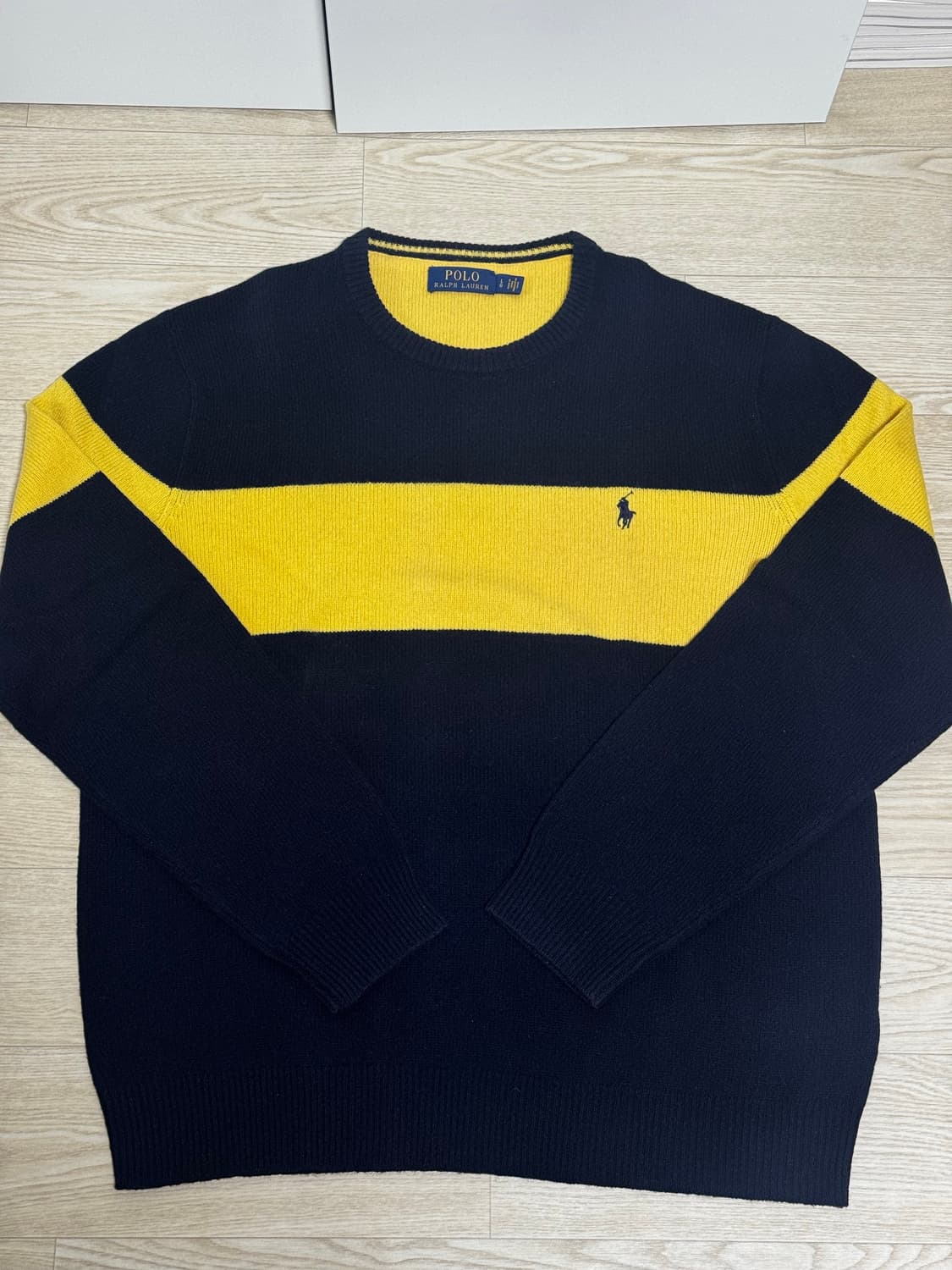 폴로 배색 니트 상품이미지1
