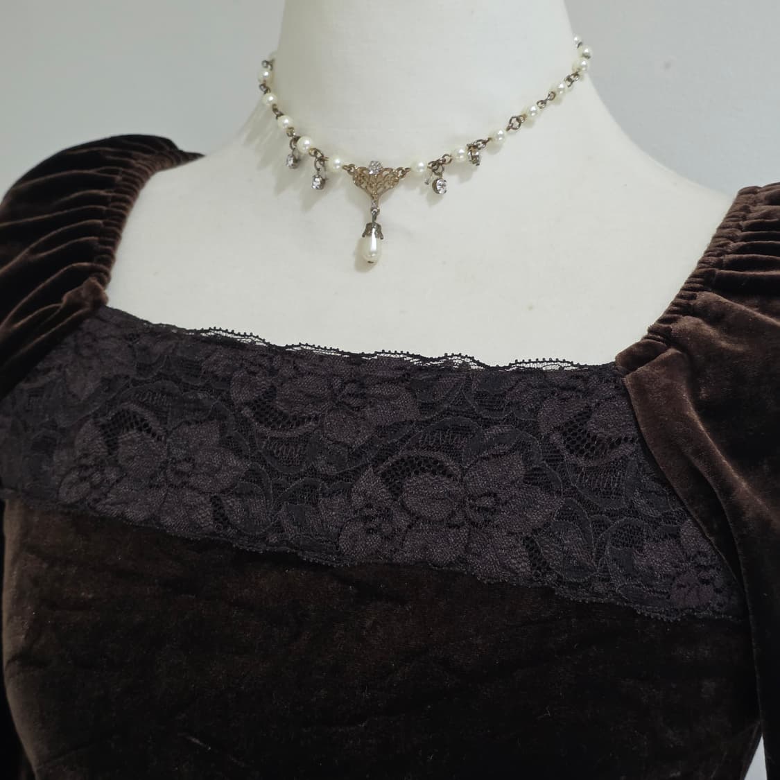 라떼갸루모리걸st 벨벳브라운레이스 오프숄더 블라우스 상품이미지2