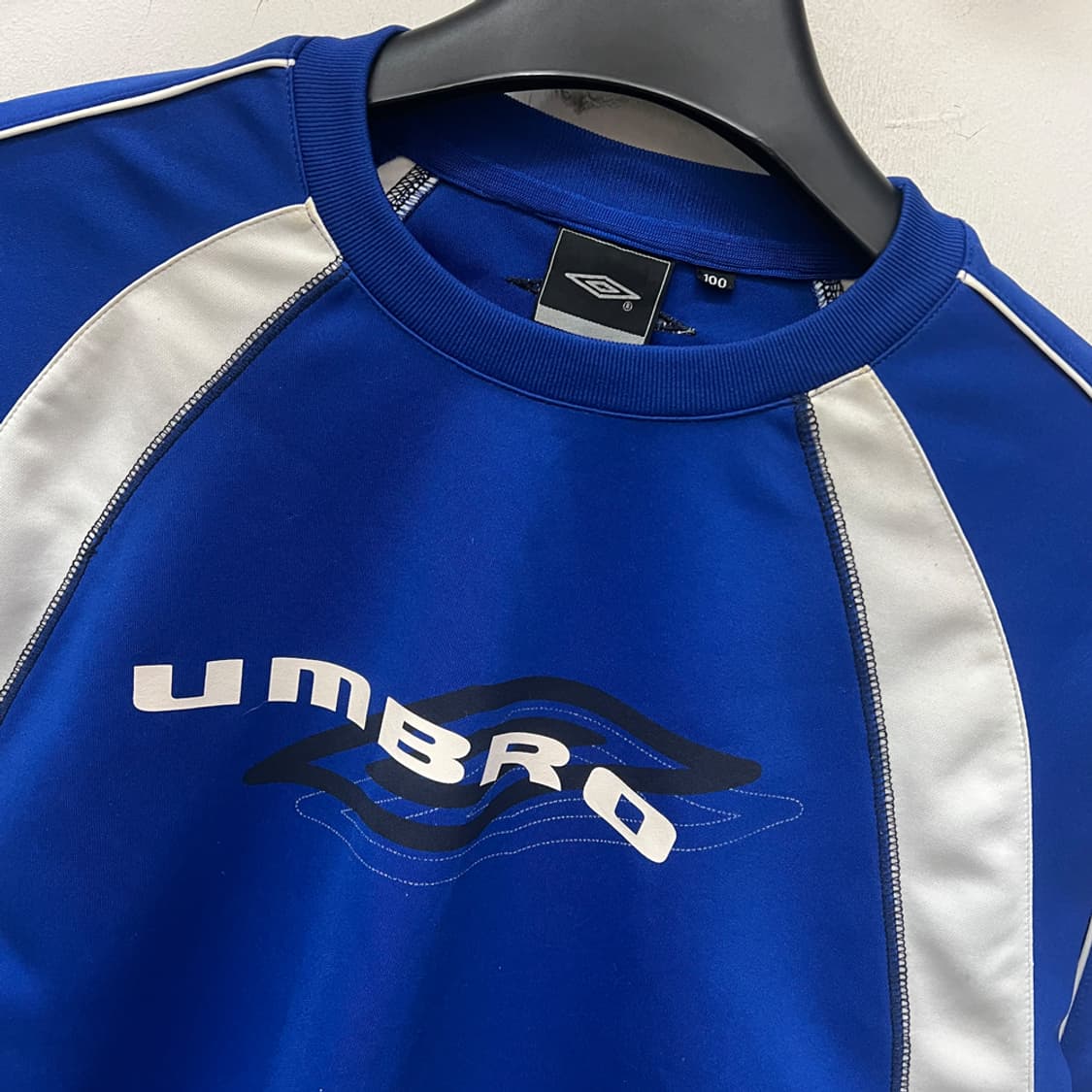 엄브로 로고 긴팔 트레이닝 맨투맨 100 상품이미지3