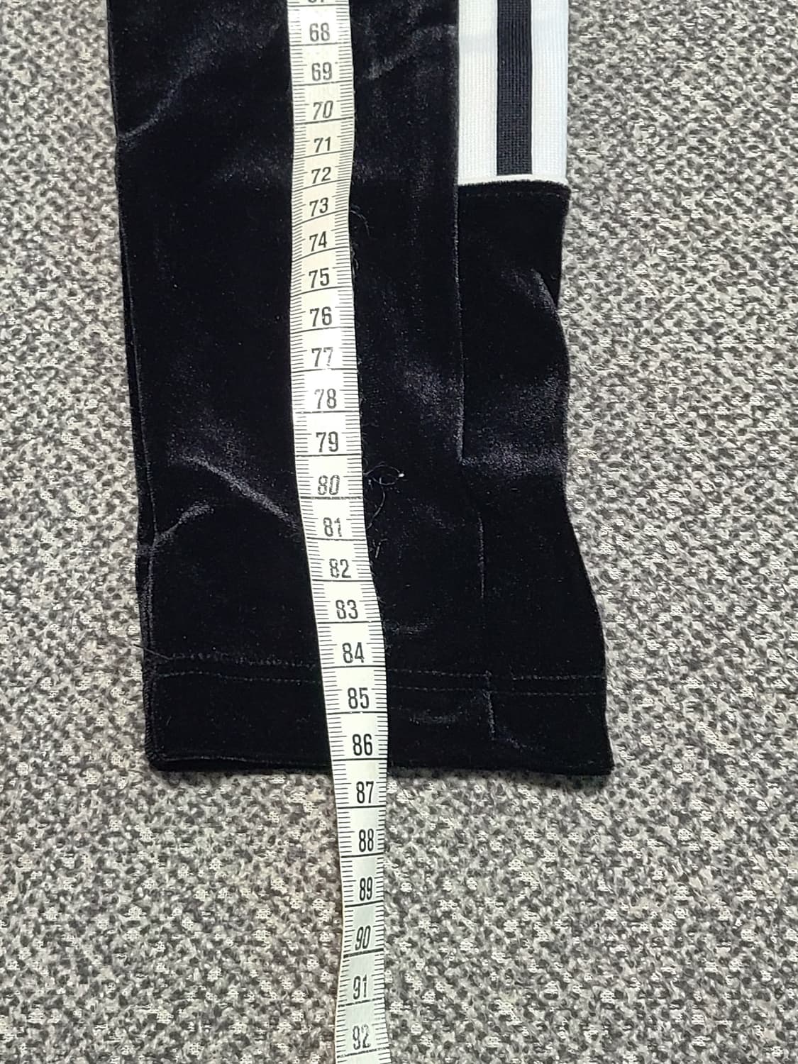 아디다스 벨벳 3선 레깅스 S 새상품 68cm  26-28 인치 상품이미지4