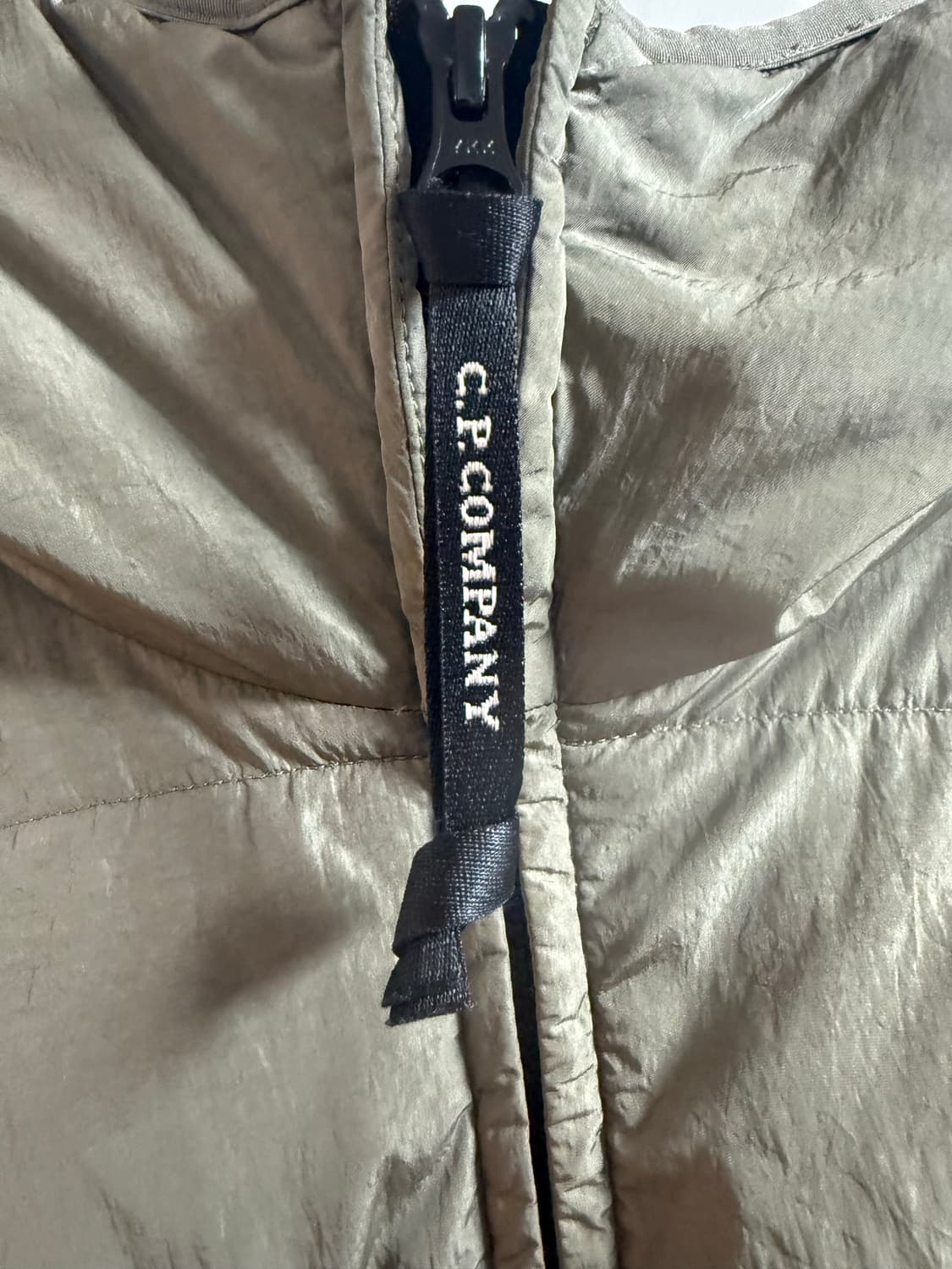 CP컴퍼니 크롬R 후드 렌즈 패딩 상품이미지4