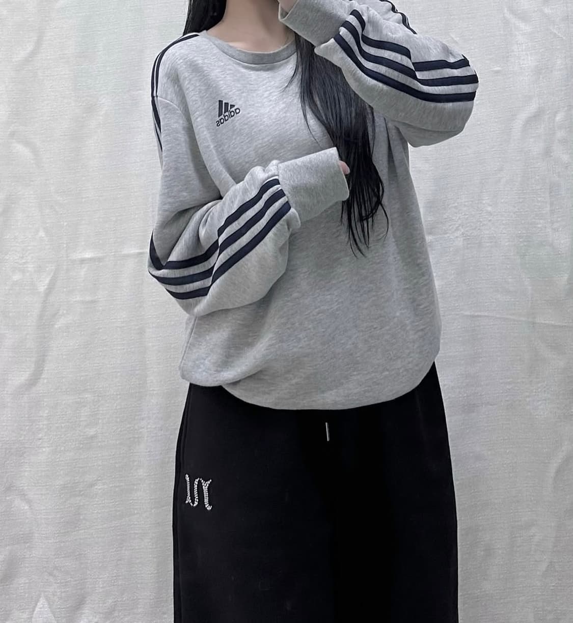 아디다스 그레이 맨투맨  상품이미지1