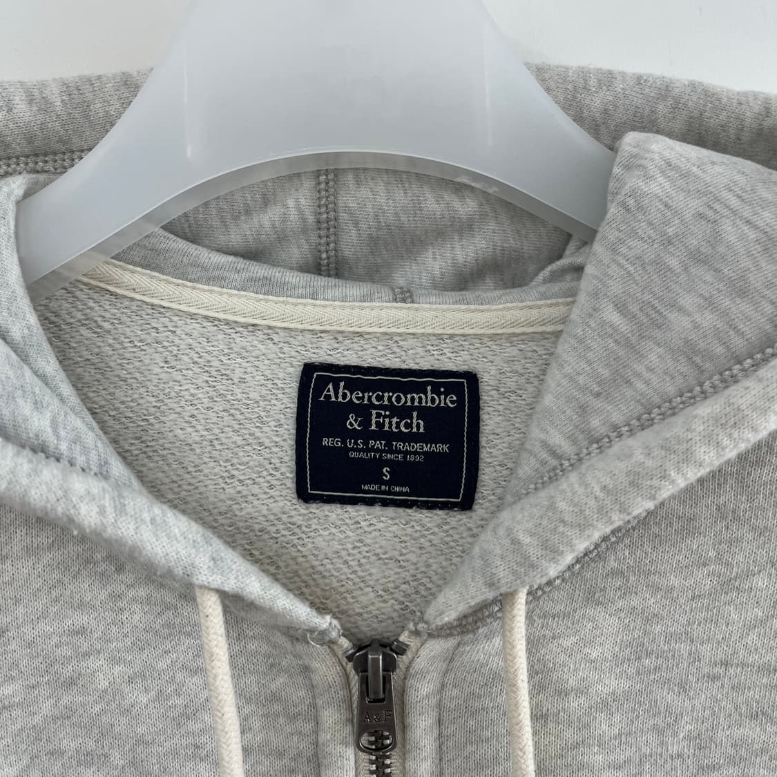 아베크롬비 자수로고 연그레이 후드집업 상품이미지5