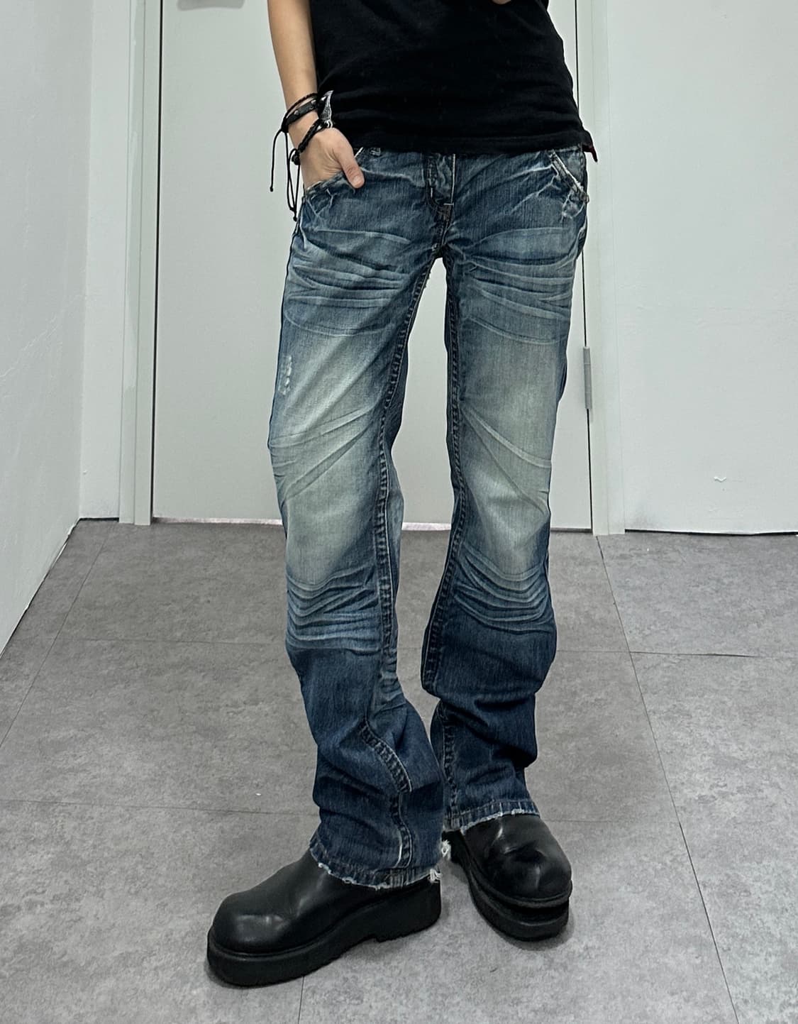 Stud point washing damage jeans  상품이미지3