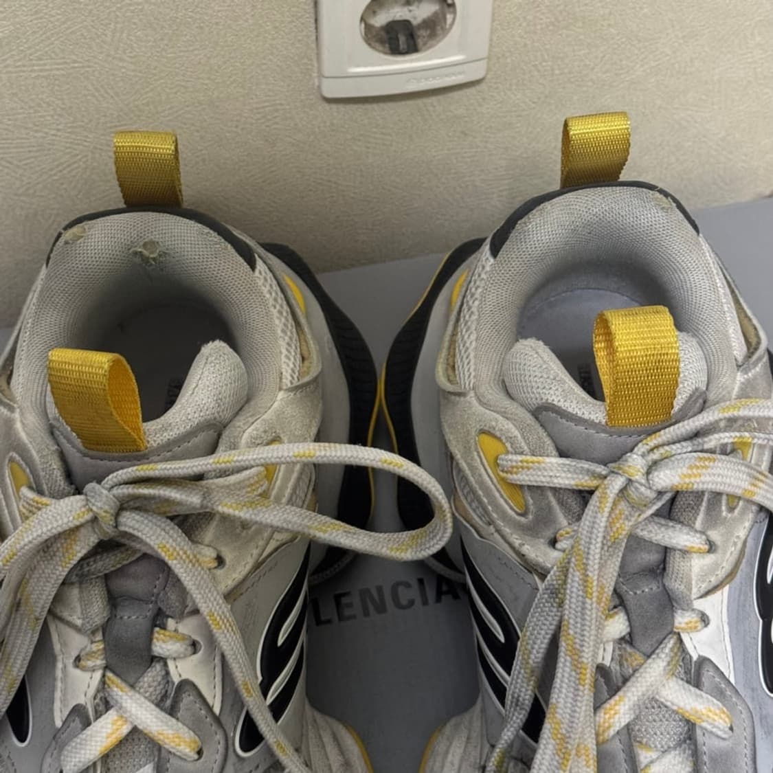 (44) 발렌시아가 카고 스니커즈 그레이 블랙 옐로우 상품이미지9