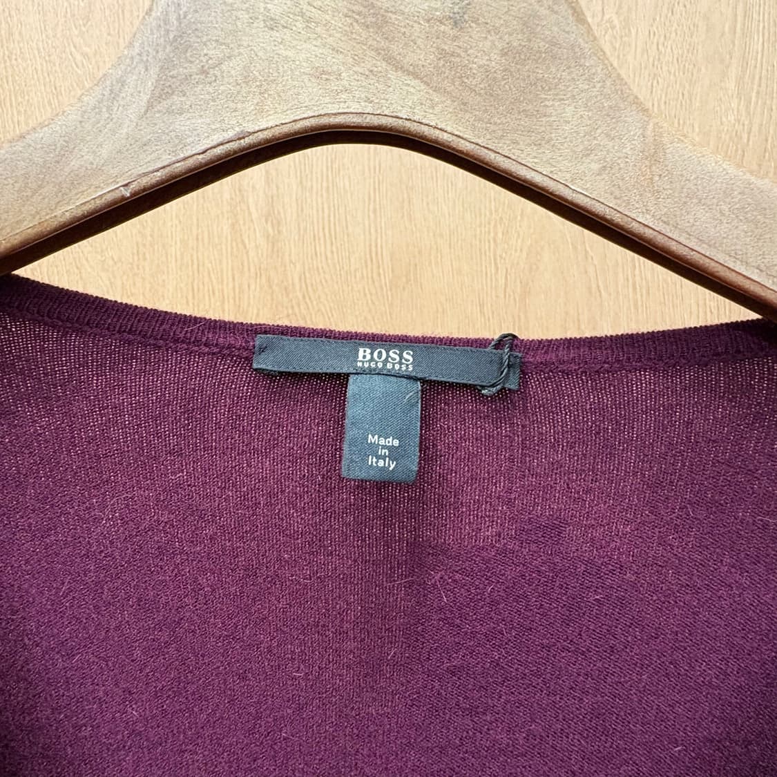 휴고 보스 니트 가디건 러플 벨벳 트리밍 클래식 훅 버클 디테일 버건디 상품이미지7