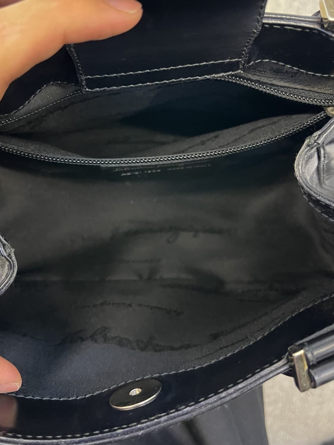 페라가모 간치니 레더 핸드백 상품이미지8