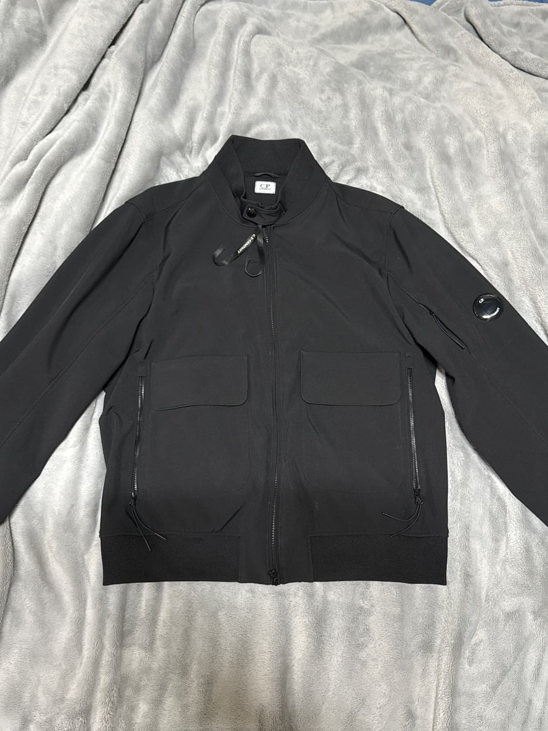 CP컴퍼니 렌즈 와펜 쉘 자켓 블랙 52(XL) 상품이미지1