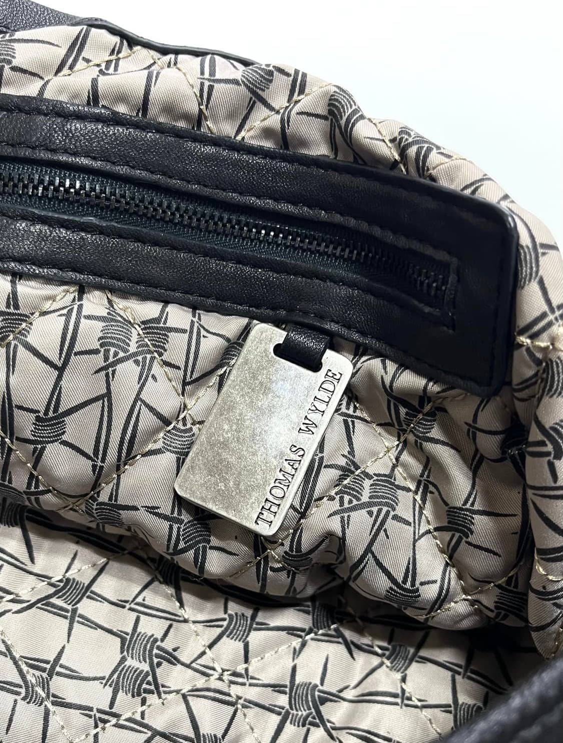 THOMAS WYLDE 숄더백 블랙 상품이미지4