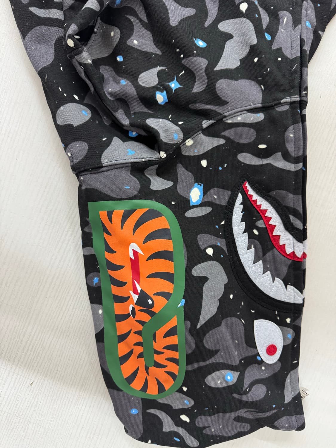 {새상품}베이프 샤크 후드집업 그레이블랙 야광 상품이미지4