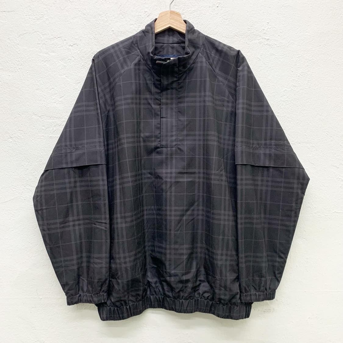 버버리 블랙 노바체크 폴리 아노락자켓 상품이미지2