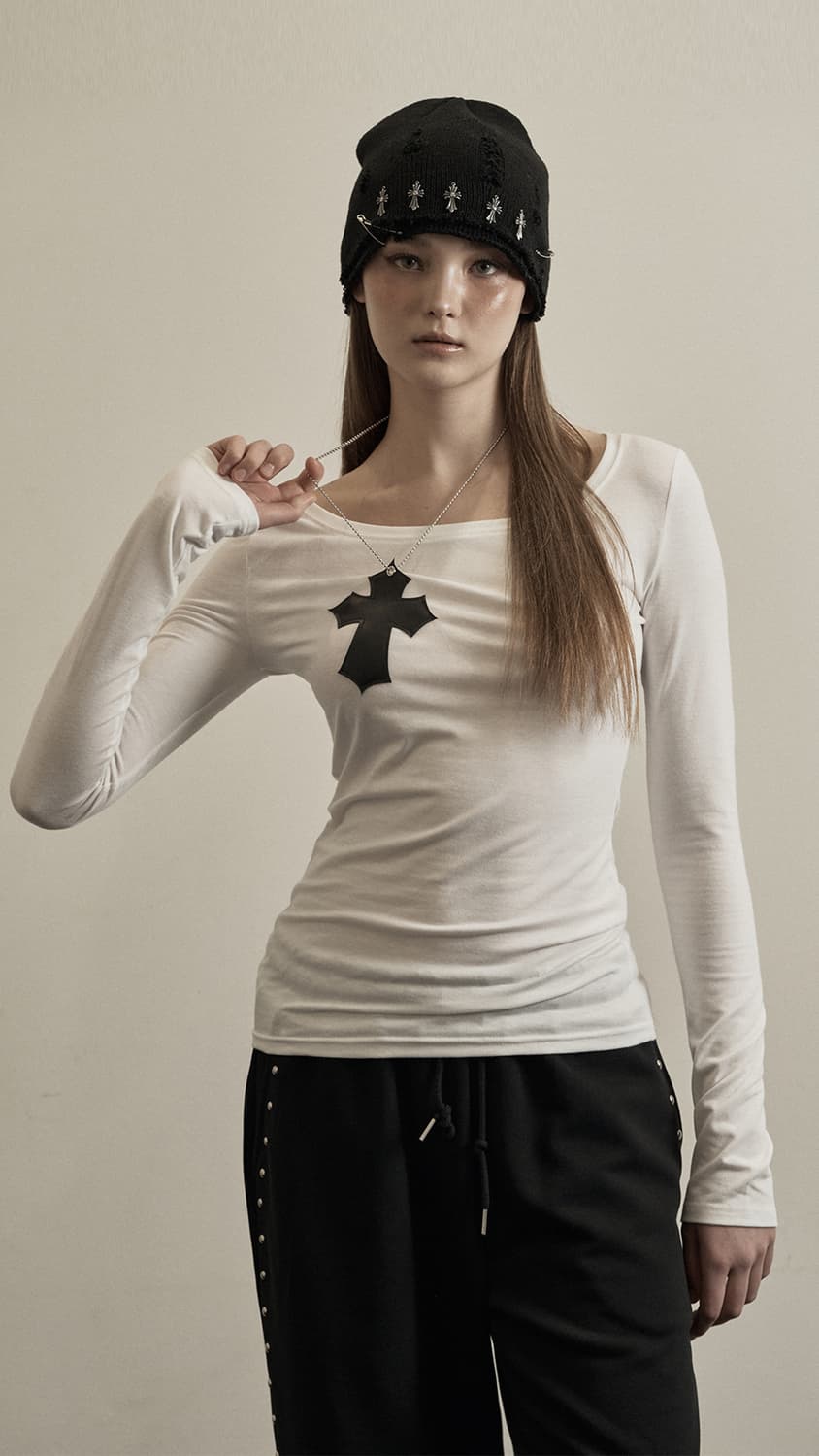 일리오 화이트 폭스 레더 크로스 넥클리스 탑 상품이미지1