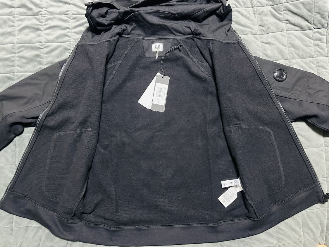 [L] CP컴퍼니 디아고날 렌즈 쉘 코튼 후드 집업 블랙 상품이미지3