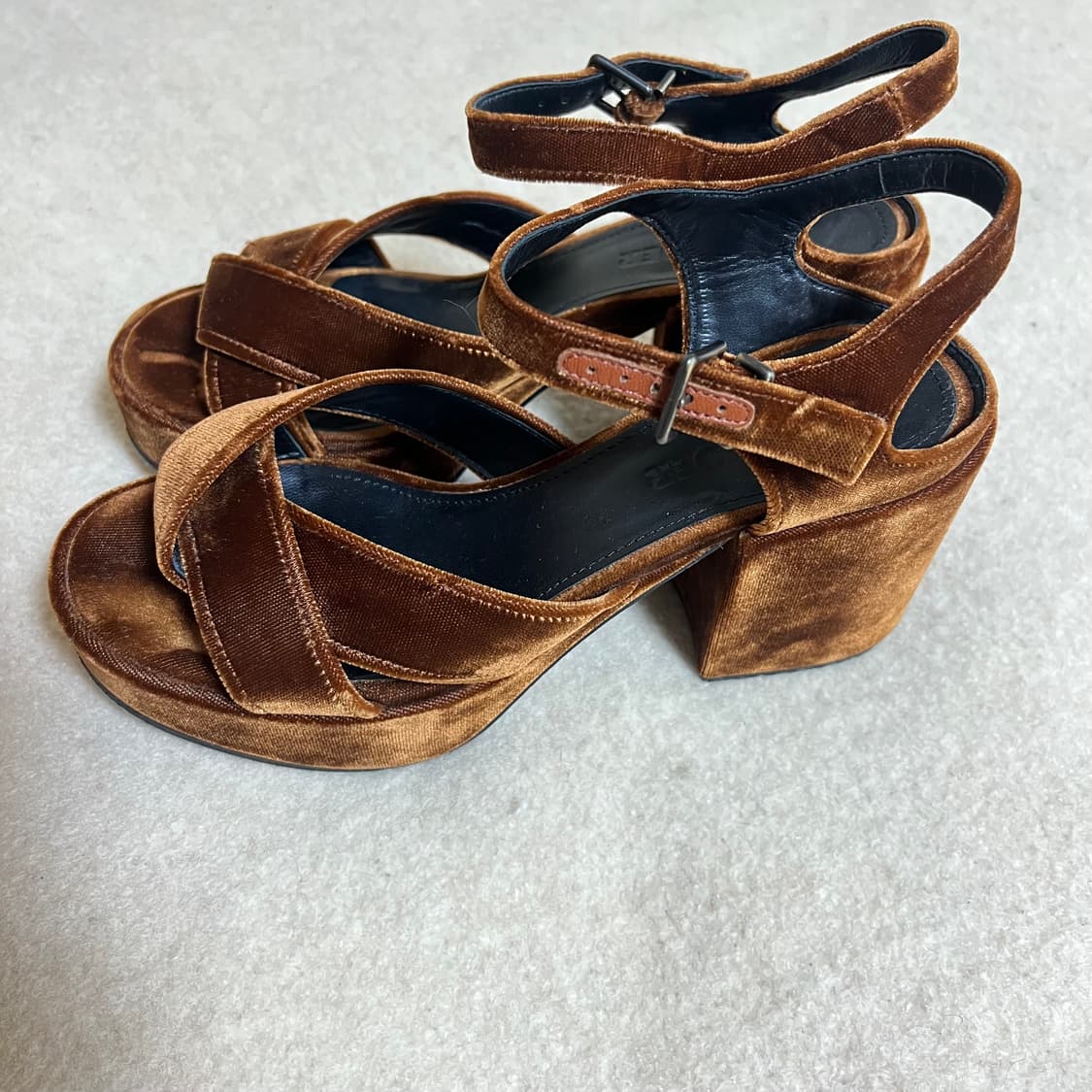 질샌더 벨벳 플랫폼 샌들 상품이미지5