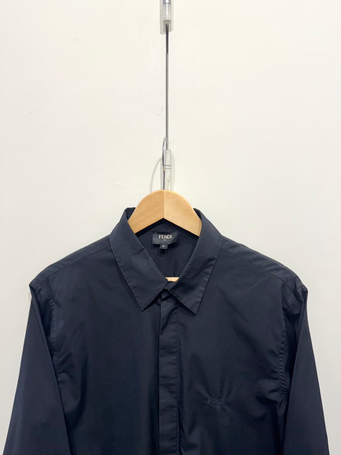 FENDI 펜디 로고 블랙 셔츠 상품이미지2