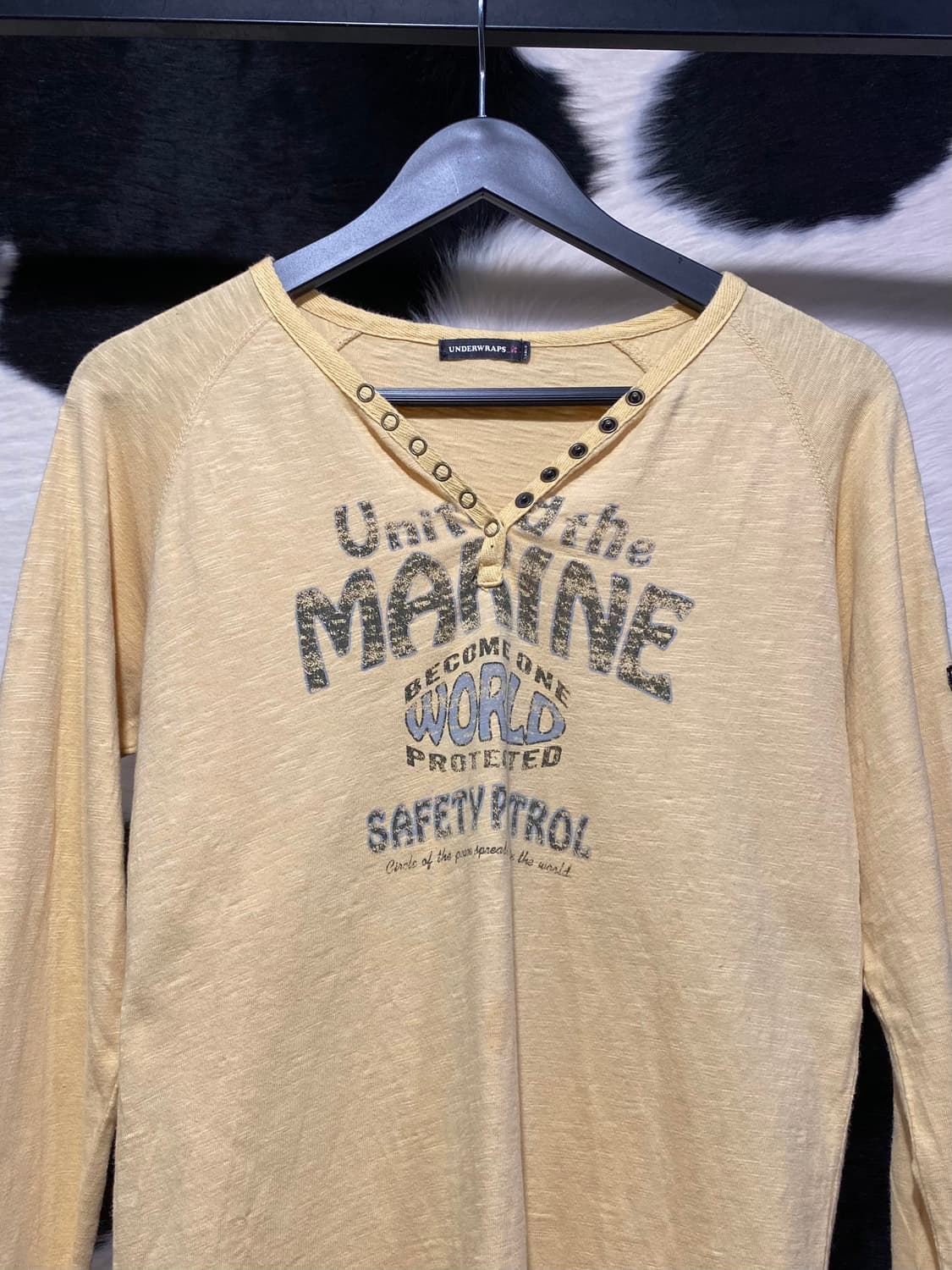 Underwraps 빈티지 레터링 브이넥 롱슬리브 상품이미지3