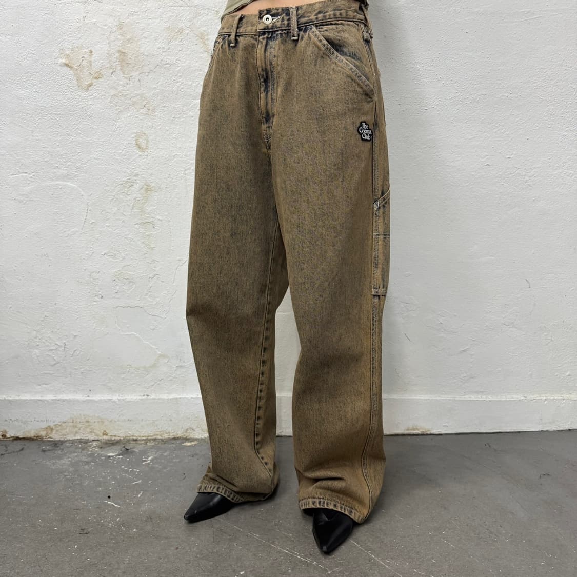 THE CREMA CLUB 인디고블루 샌드 워싱 루즈 와이드 카펜터 팬츠 상품이미지1